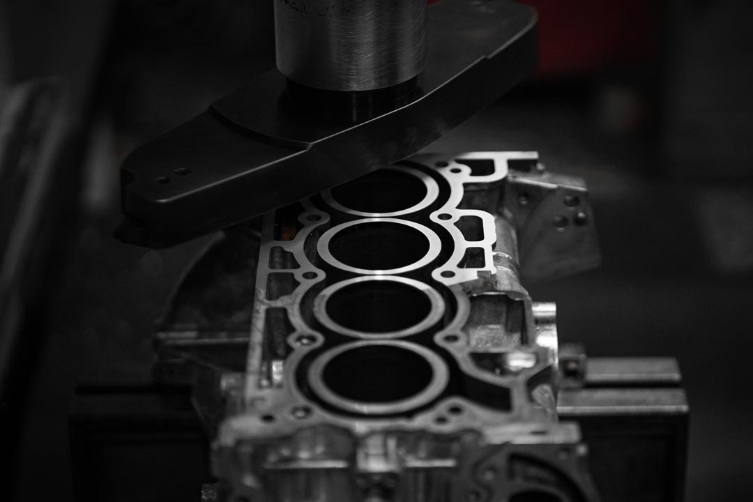 Engine block machining MR Engines