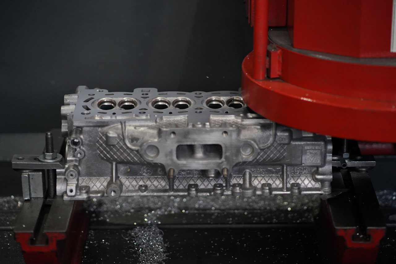 Engine head machining MR Engines